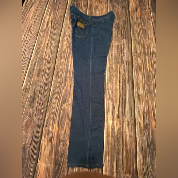 Slim Fit 36x36 Men’s Wrangler 936DEN. Like New. Has been starched. Has creases. - Picture 4 of 10